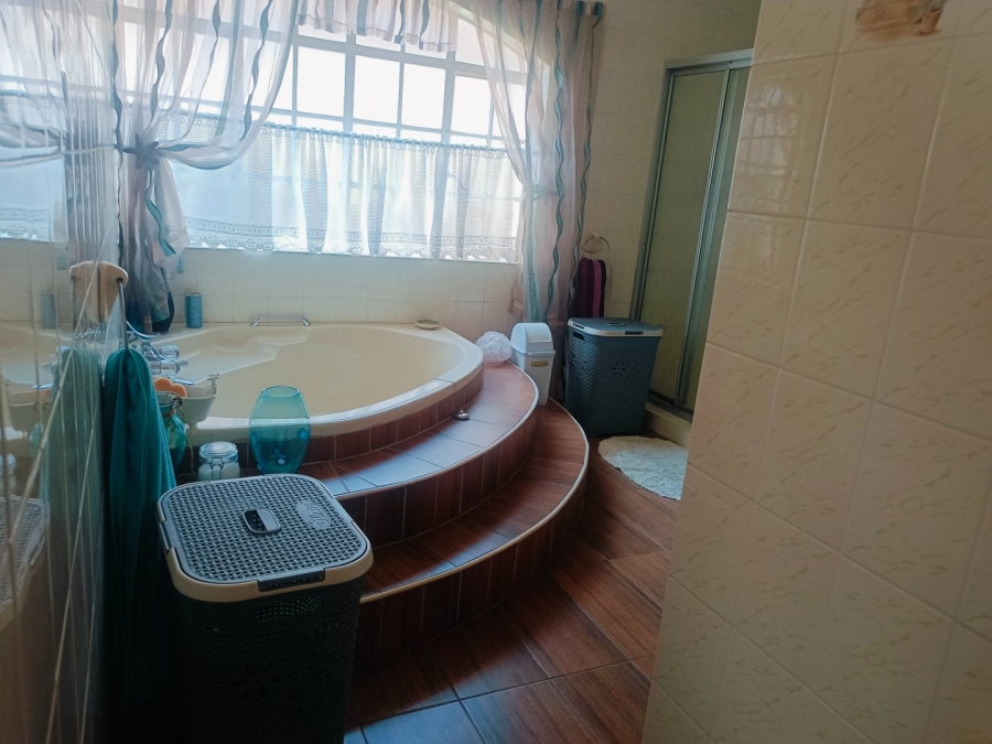 4 Bedroom Property for Sale in Wilkoppies North West